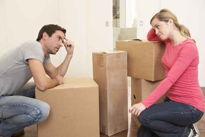 Couple_packing_boxes.jpg